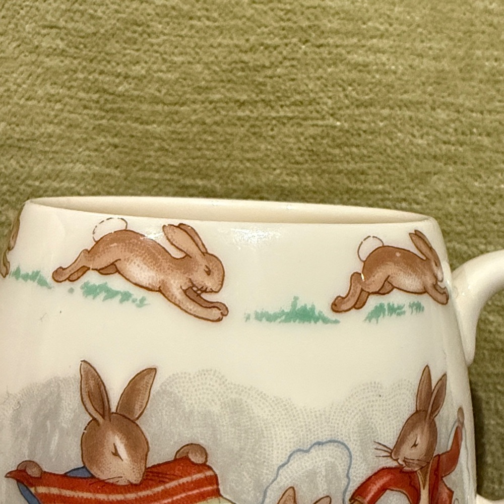 Vintage 1959-1975 Royal Doulton Bunnykins Mug, Knitting Themed, Bunnies Mouse - Picture 4 of 9